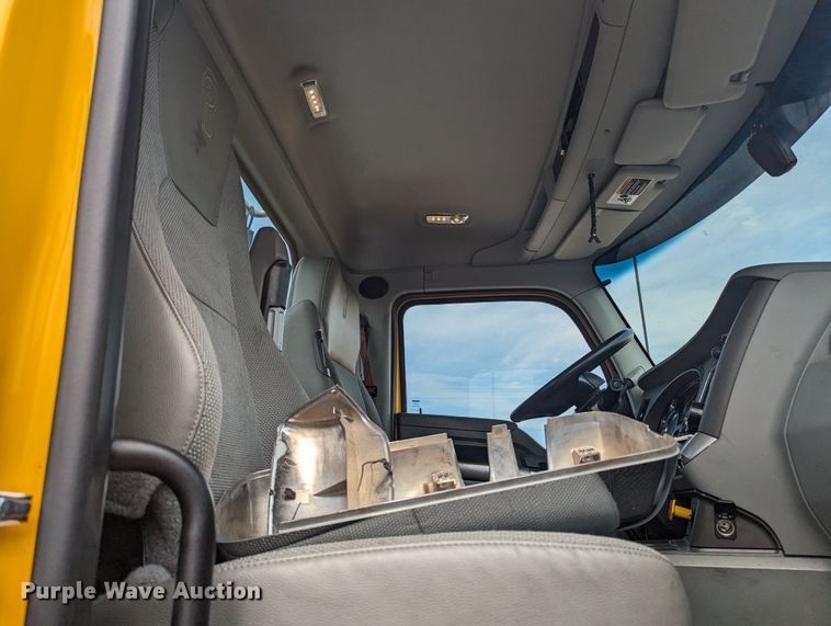 image for item MY9449 2019 Kenworth T680  semi truck