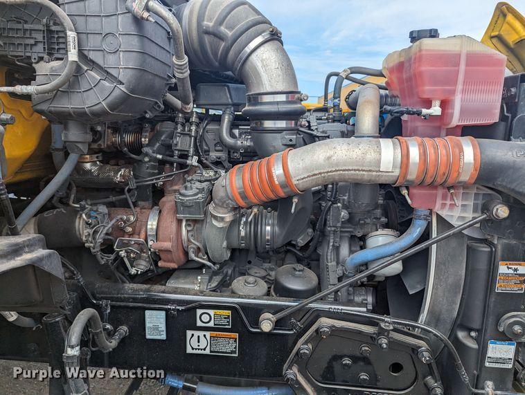 image for item MY9449 2019 Kenworth T680  semi truck