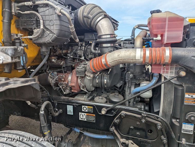 image for item MY9449 2019 Kenworth T680  semi truck