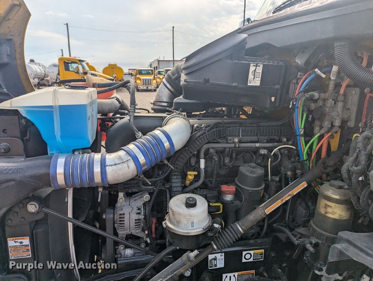 image for item MY9449 2019 Kenworth T680  semi truck