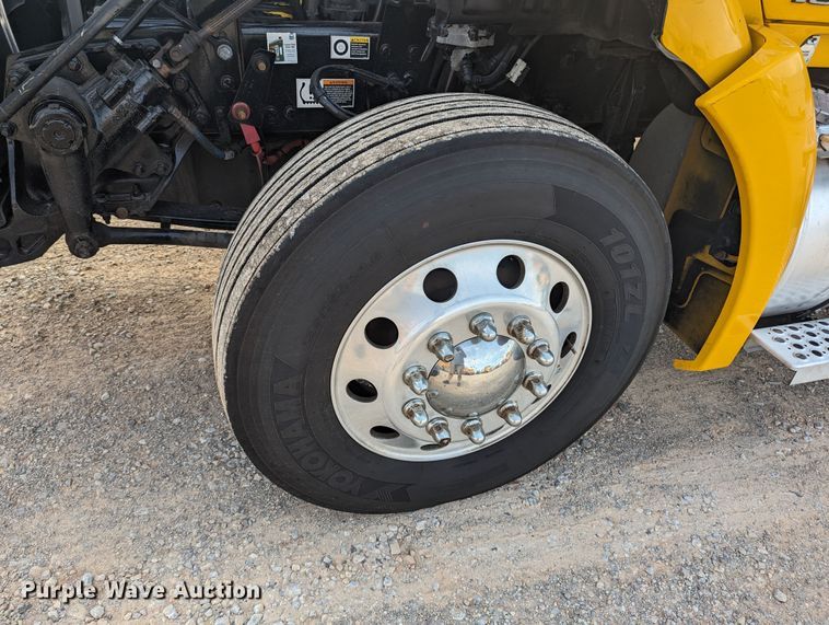 image for item MY9449 2019 Kenworth T680  semi truck