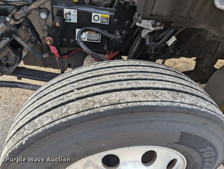 image for item MY9449 2019 Kenworth T680  semi truck