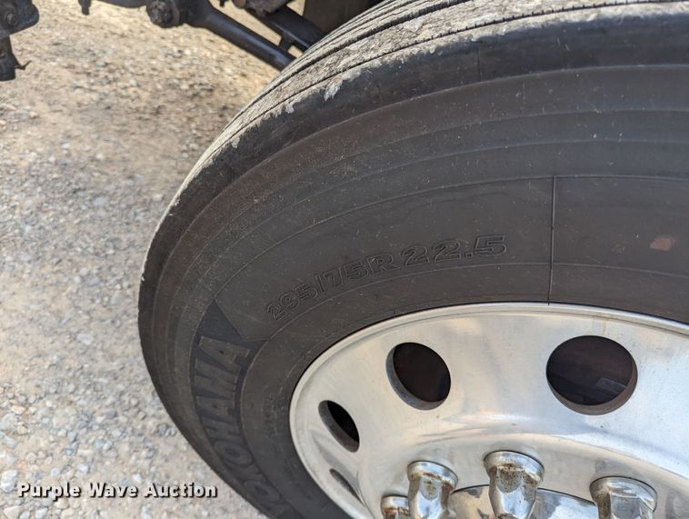 image for item MY9449 2019 Kenworth T680  semi truck