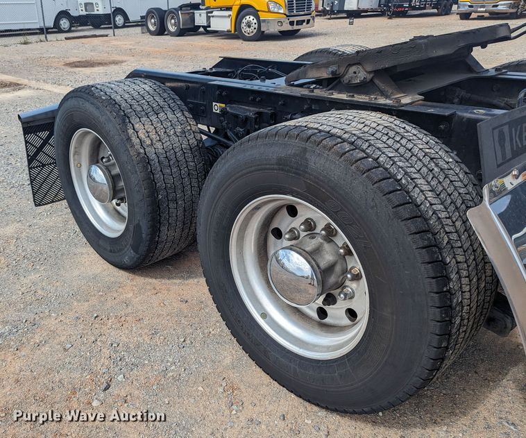 image for item MY9449 2019 Kenworth T680  semi truck