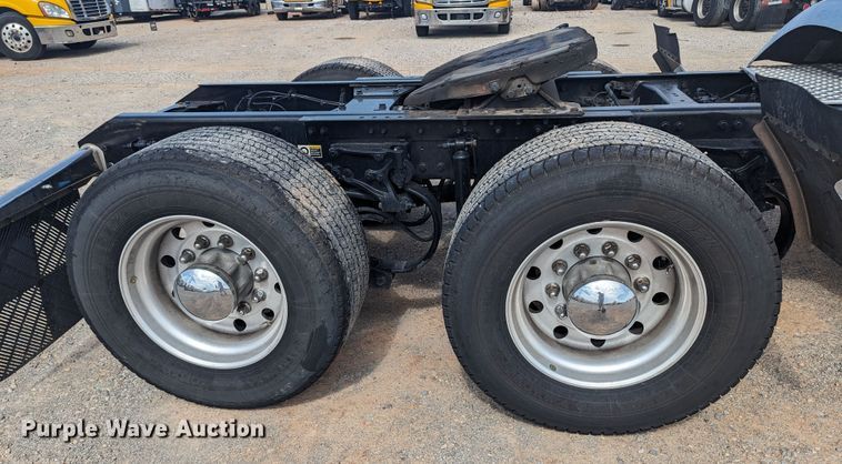 image for item MY9449 2019 Kenworth T680  semi truck