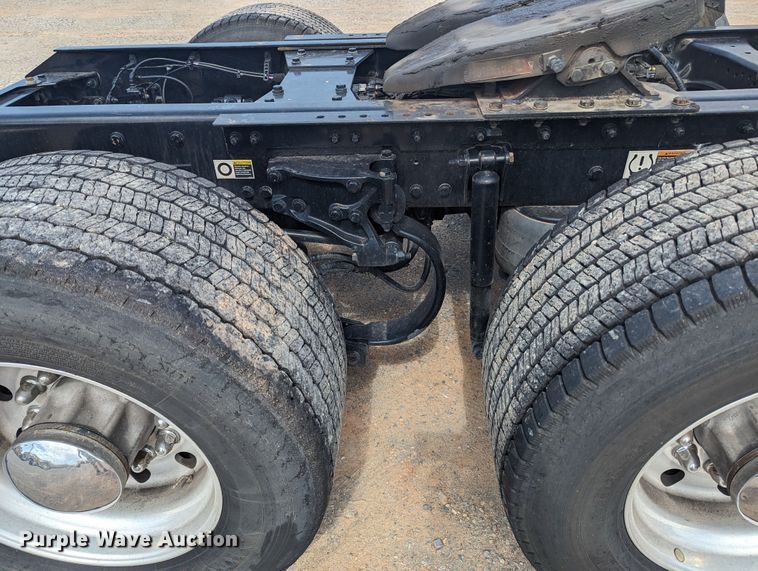 image for item MY9449 2019 Kenworth T680  semi truck