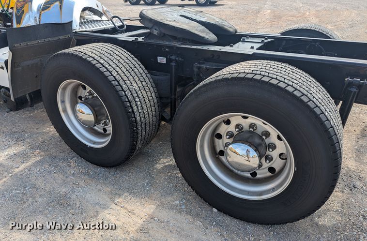 image for item MY9449 2019 Kenworth T680  semi truck