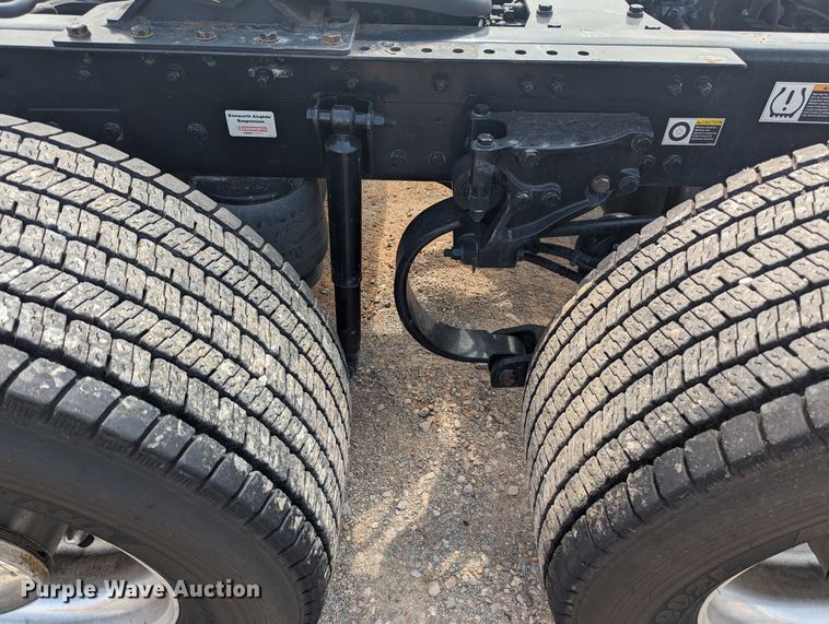 image for item MY9449 2019 Kenworth T680  semi truck