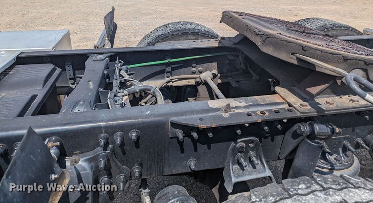 image for item MY9450 2018 Freightliner Cascadia 125  semi truck