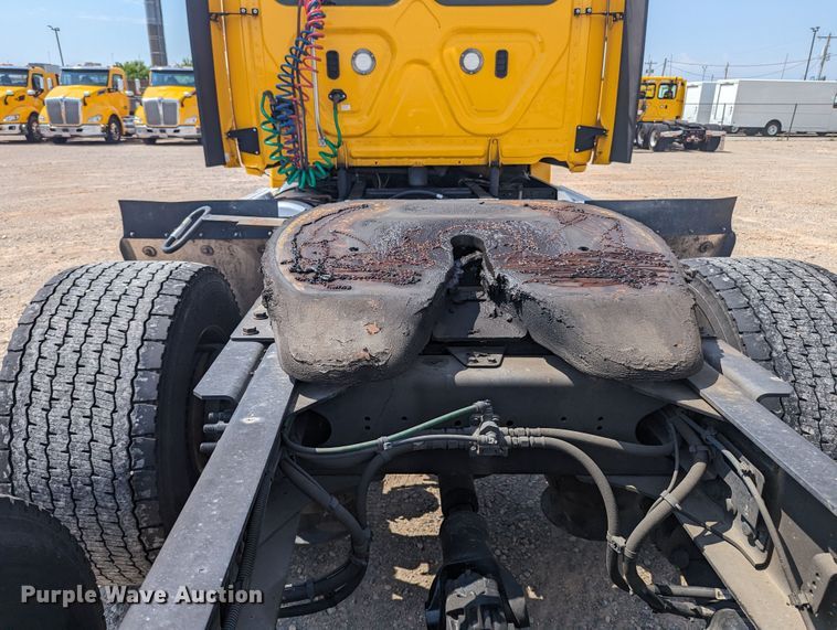 image for item MY9450 2018 Freightliner Cascadia 125  semi truck