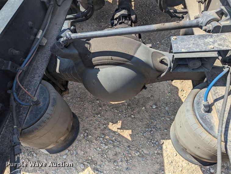 image for item MY9450 2018 Freightliner Cascadia 125  semi truck