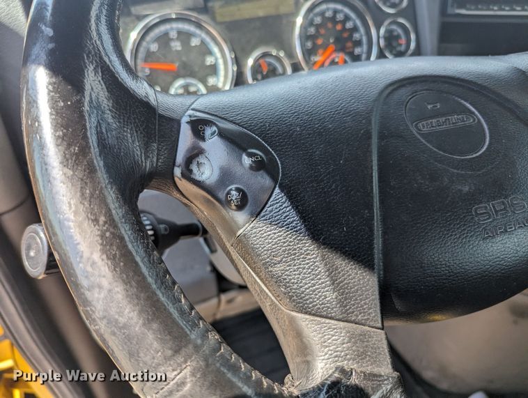 image for item MY9450 2018 Freightliner Cascadia 125  semi truck