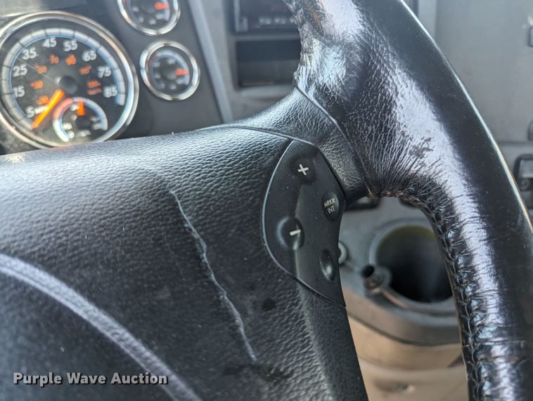 image for item MY9450 2018 Freightliner Cascadia 125  semi truck