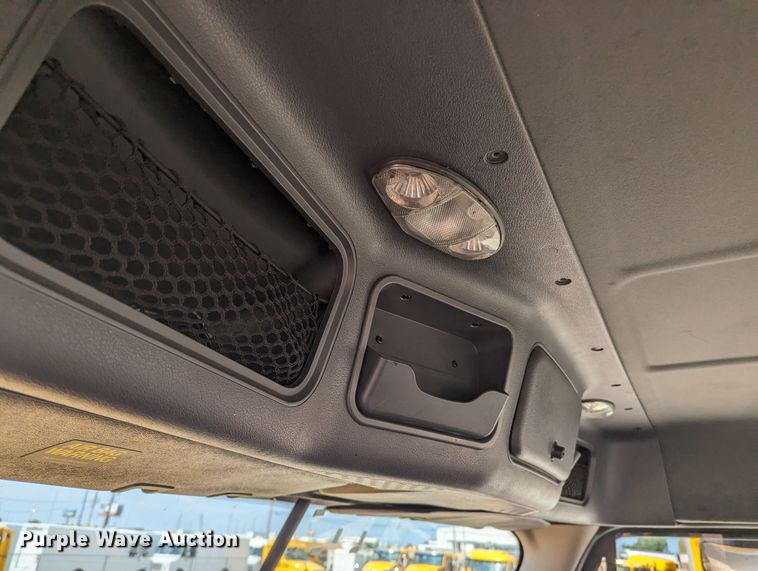 image for item MY9450 2018 Freightliner Cascadia 125  semi truck