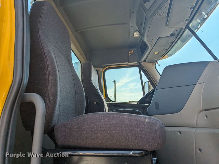 image for item MY9450 2018 Freightliner Cascadia 125  semi truck