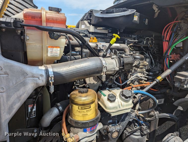 image for item MY9450 2018 Freightliner Cascadia 125  semi truck