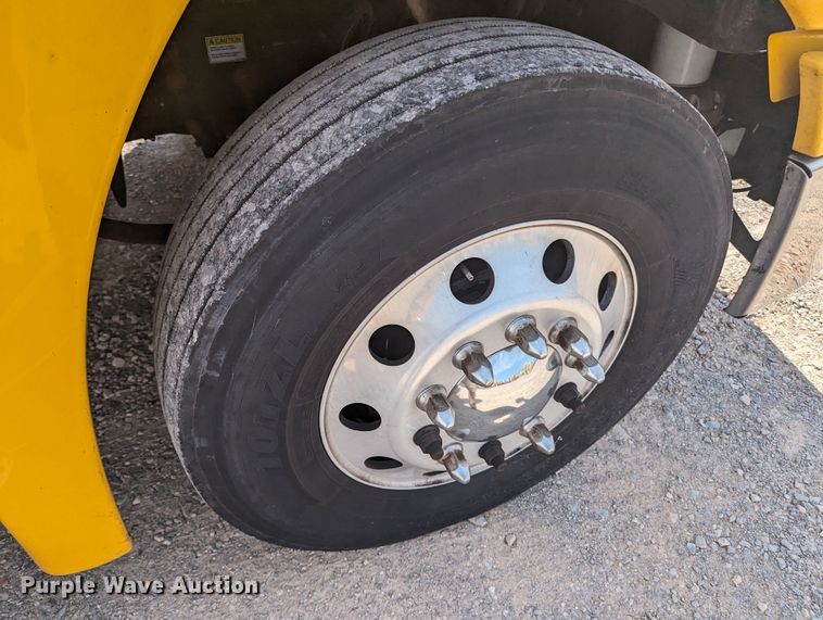 image for item MY9450 2018 Freightliner Cascadia 125  semi truck