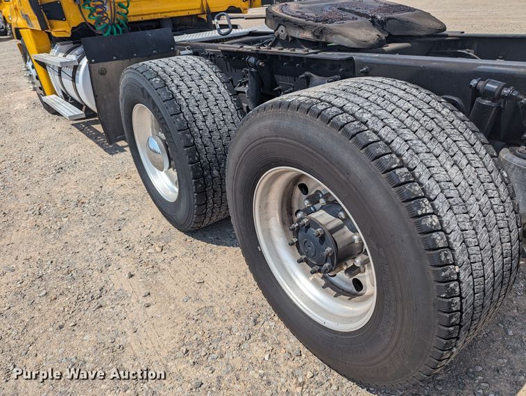 image for item MY9450 2018 Freightliner Cascadia 125  semi truck