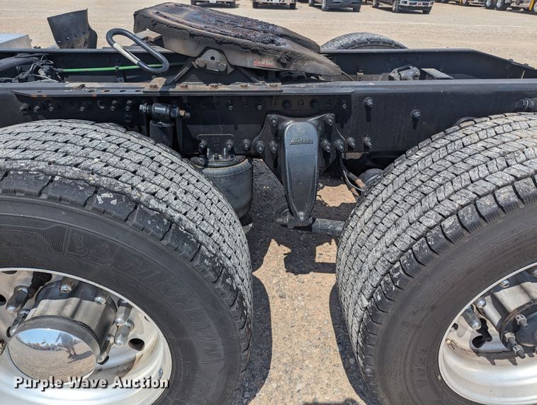 image for item MY9450 2018 Freightliner Cascadia 125  semi truck