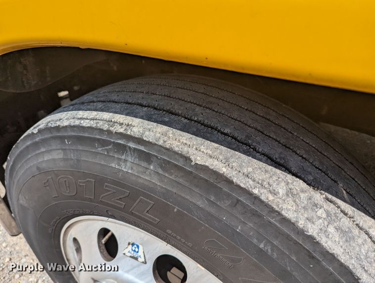 image for item MY9450 2018 Freightliner Cascadia 125  semi truck