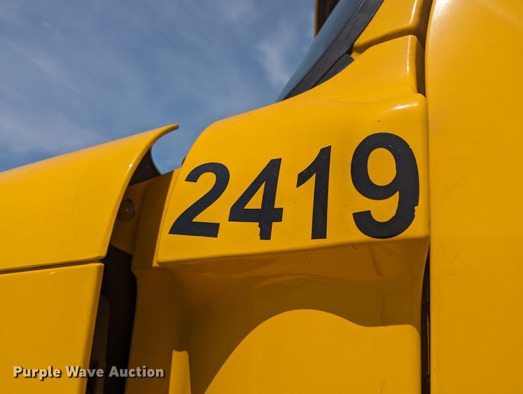 image for item MY9450 2018 Freightliner Cascadia 125  semi truck