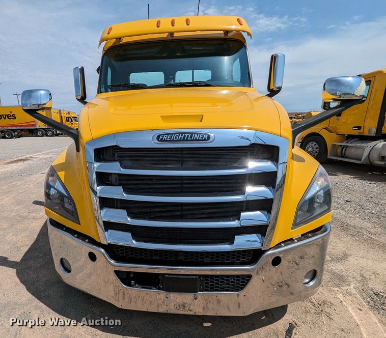 image for item MY9451 2020 Freightliner Cascadia 126  semi truck