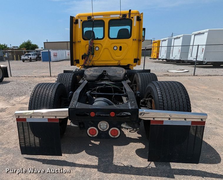 image for item MY9451 2020 Freightliner Cascadia 126  semi truck