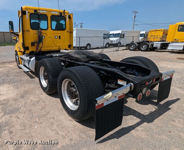 image for item MY9451 2020 Freightliner Cascadia 126  semi truck