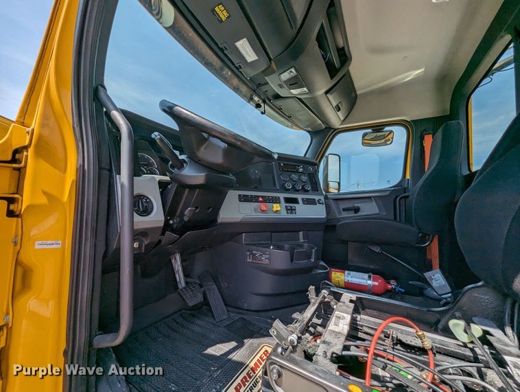 image for item MY9451 2020 Freightliner Cascadia 126  semi truck