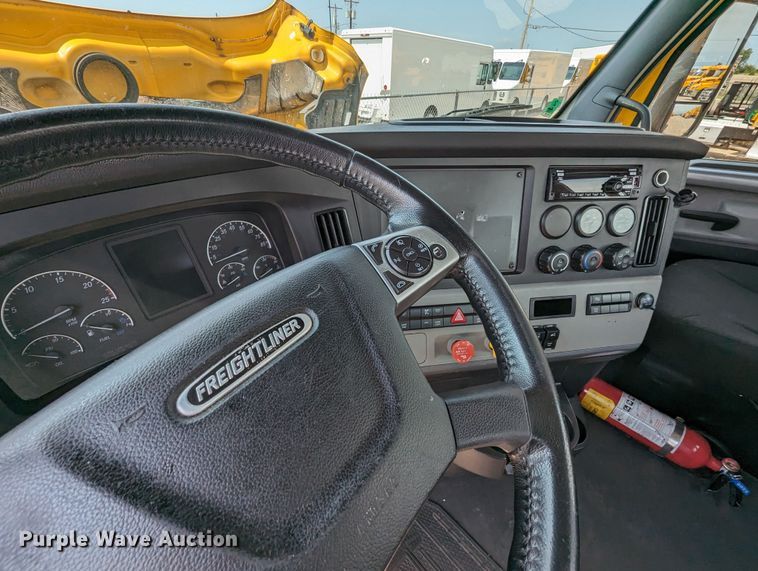 image for item MY9451 2020 Freightliner Cascadia 126  semi truck