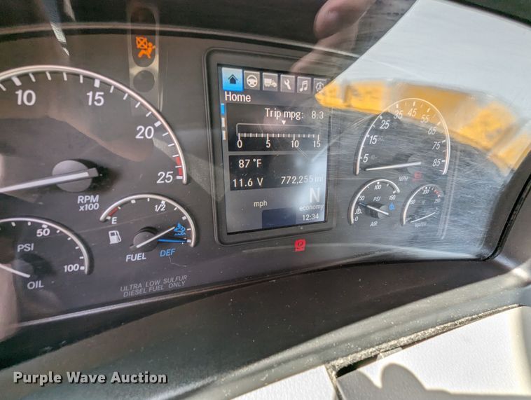 image for item MY9451 2020 Freightliner Cascadia 126  semi truck