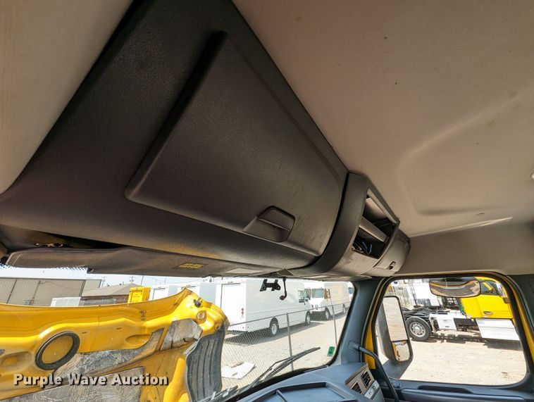 image for item MY9451 2020 Freightliner Cascadia 126  semi truck