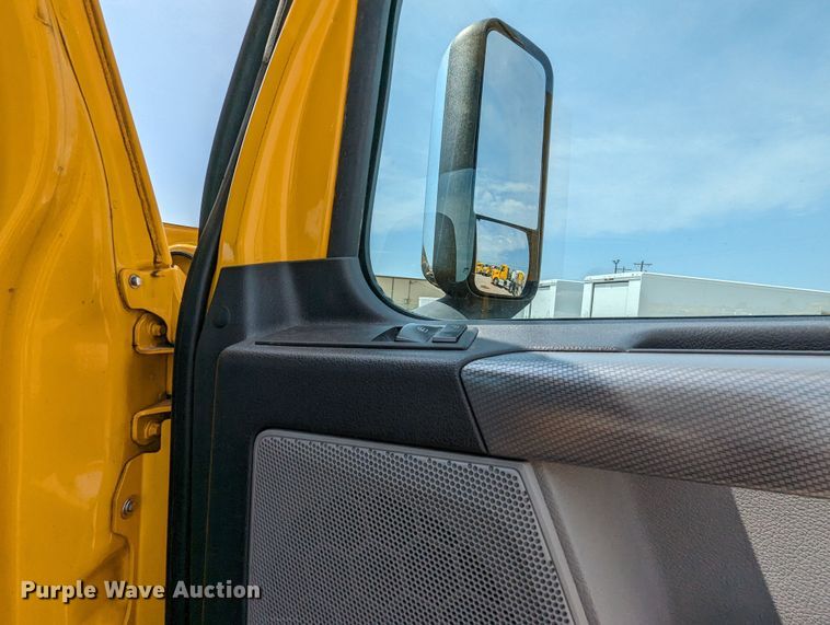 image for item MY9451 2020 Freightliner Cascadia 126  semi truck