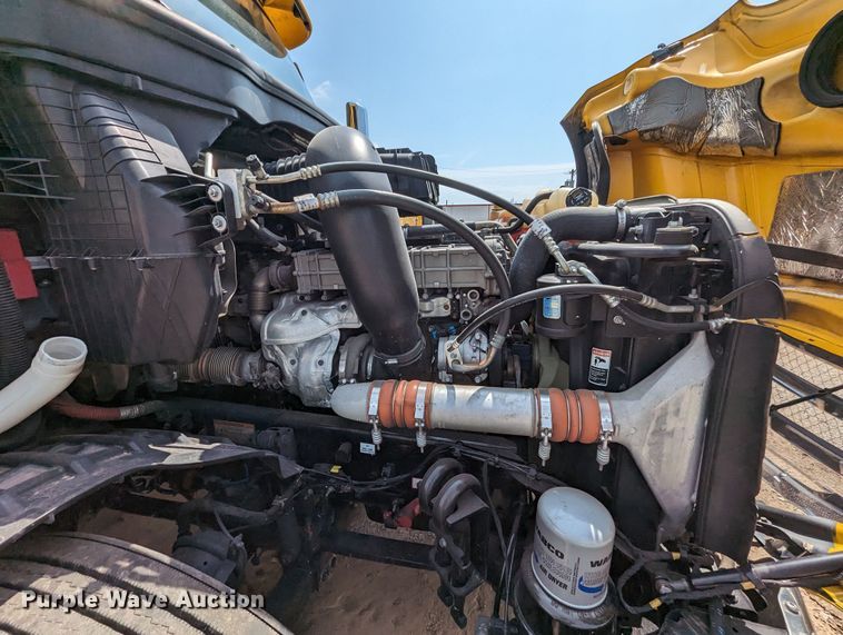 image for item MY9451 2020 Freightliner Cascadia 126  semi truck