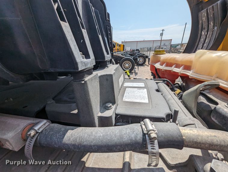 image for item MY9451 2020 Freightliner Cascadia 126  semi truck