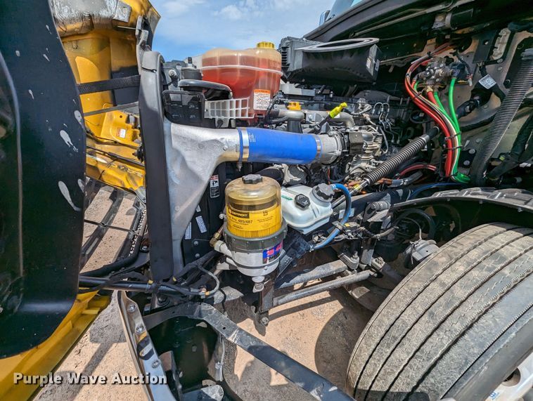 image for item MY9451 2020 Freightliner Cascadia 126  semi truck