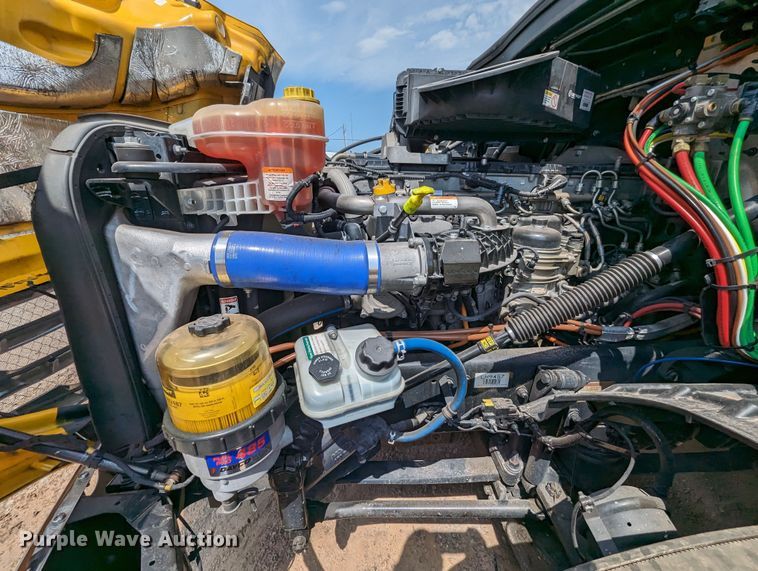 image for item MY9451 2020 Freightliner Cascadia 126  semi truck