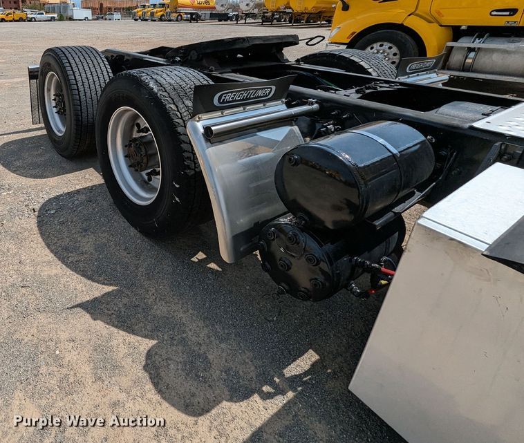 image for item MY9451 2020 Freightliner Cascadia 126  semi truck