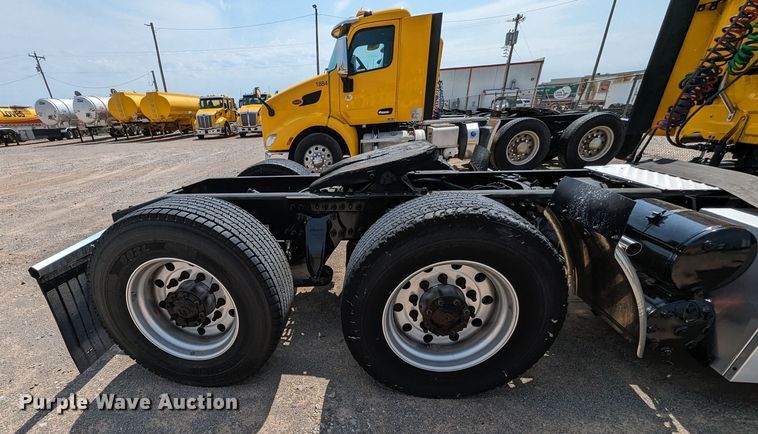 image for item MY9451 2020 Freightliner Cascadia 126  semi truck