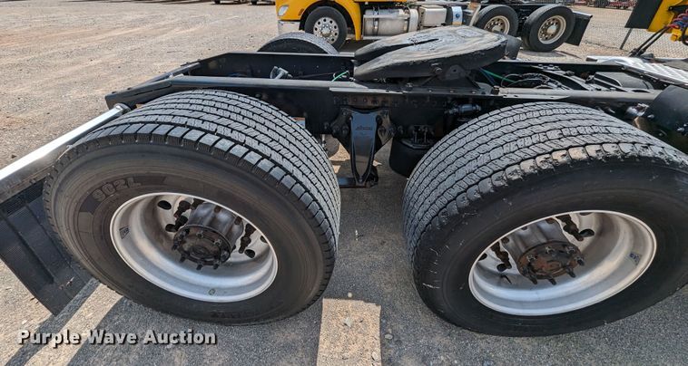 image for item MY9451 2020 Freightliner Cascadia 126  semi truck