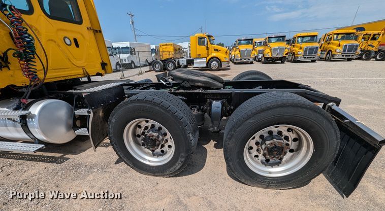 image for item MY9451 2020 Freightliner Cascadia 126  semi truck