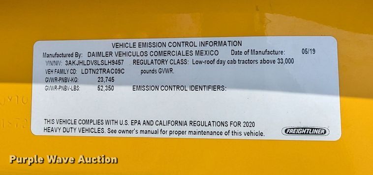 image for item MY9451 2020 Freightliner Cascadia 126  semi truck