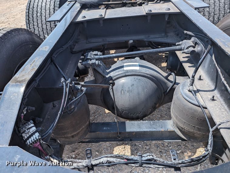 image for item MY9452 2019 Peterbilt 579  semi truck