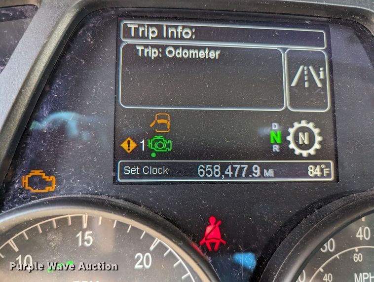 image for item MY9452 2019 Peterbilt 579  semi truck