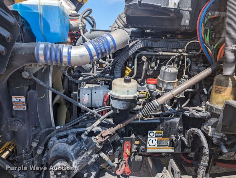 image for item MY9452 2019 Peterbilt 579  semi truck