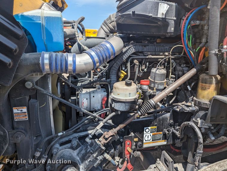 image for item MY9452 2019 Peterbilt 579  semi truck