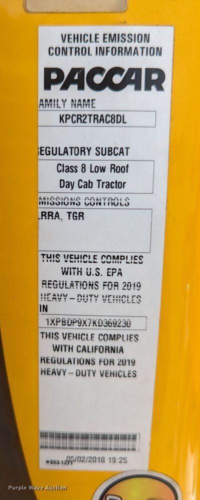 image for item MY9452 2019 Peterbilt 579  semi truck