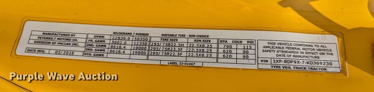 image for item MY9452 2019 Peterbilt 579  semi truck