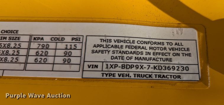 image for item MY9452 2019 Peterbilt 579  semi truck