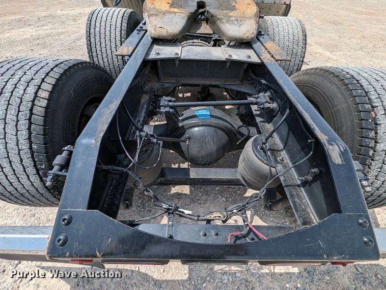 image for item MY9453 2019 Peterbilt 579  semi truck